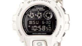 白黒ツートンG-SHOCK メリハリのあるコンプリメンタリカラーのカシオのパンダ腕時計